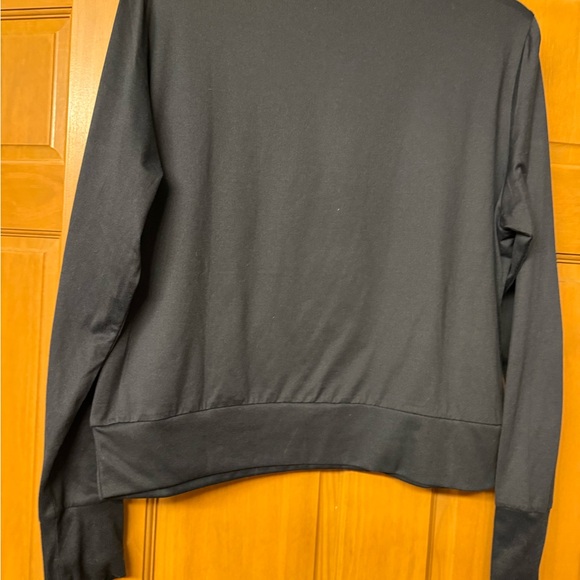 Vuori Charcoal Crew Neck Top - Picture 3 of 4